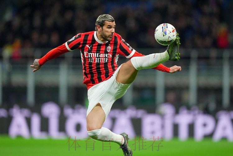 斯基拉:皇马计划签新左后卫 已询问了特奥的情况